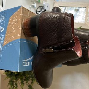 Like new condition, only worn once.